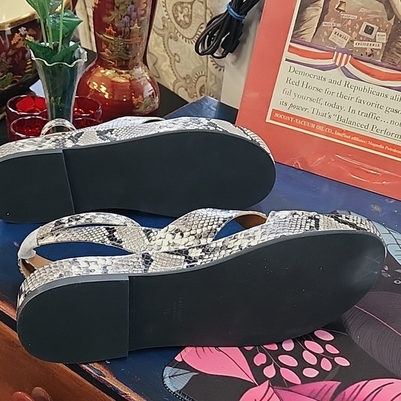 Snakeskin Pattern Sandals - Picture 2 of 4